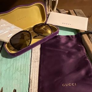 NEW Gucci sunglasses Gold/Black frame Aviators